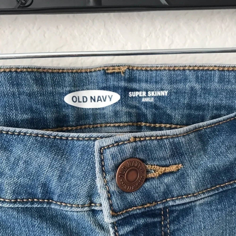 New! Old Navy Ankle Length Cropped Medium Wash Skinny Jeans 12